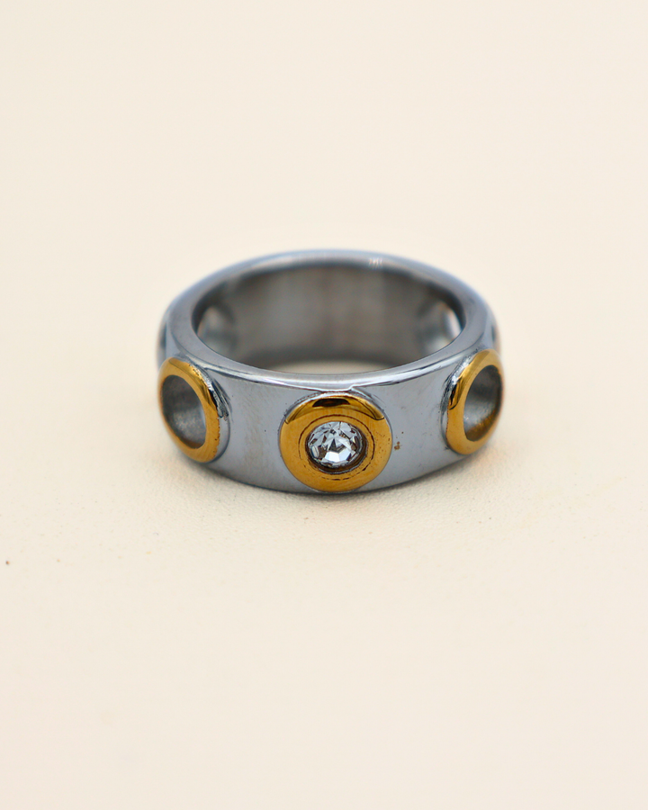 Halo Window Band Ring