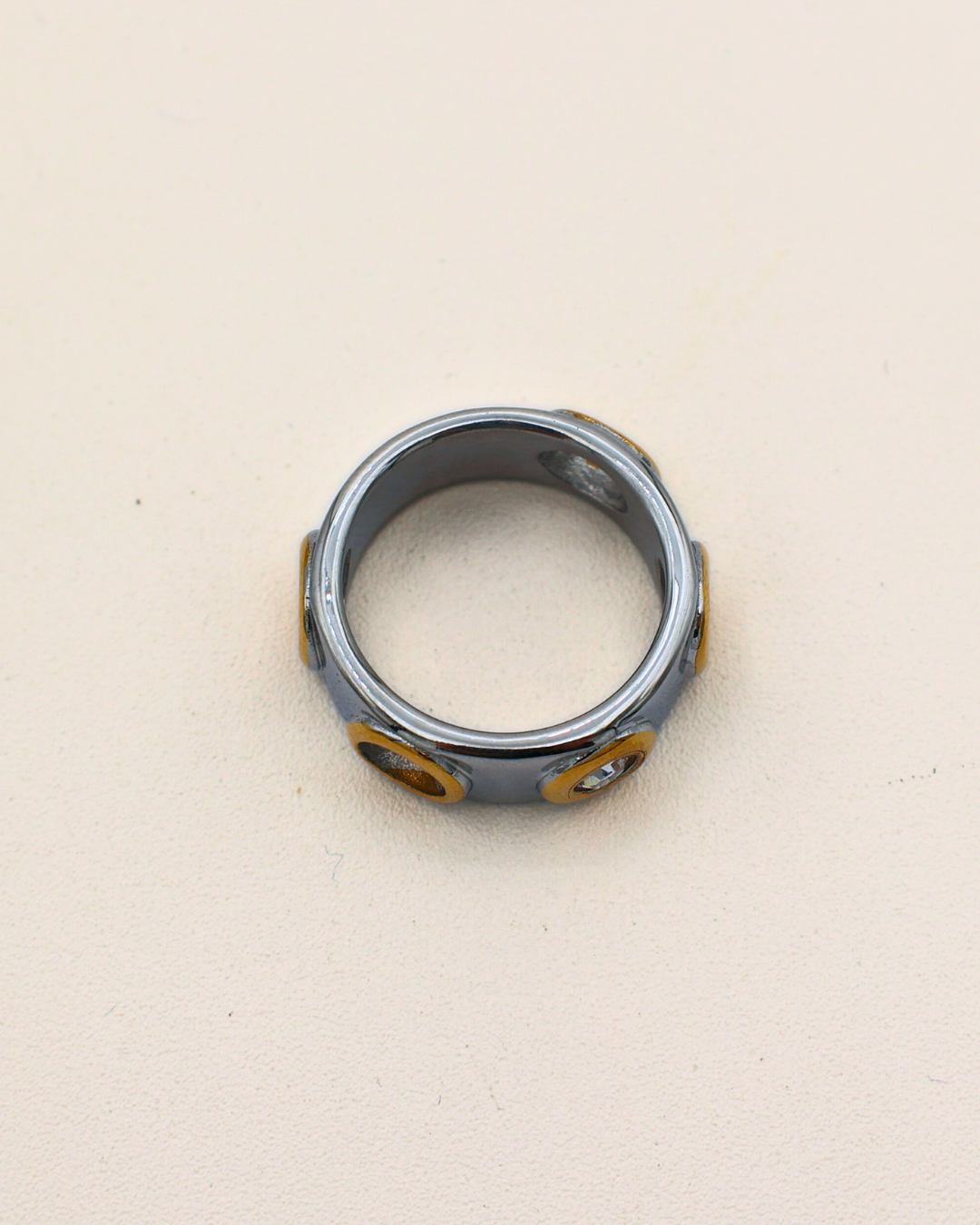 Halo Window Band Ring