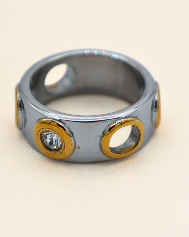 Halo Window Band Ring
