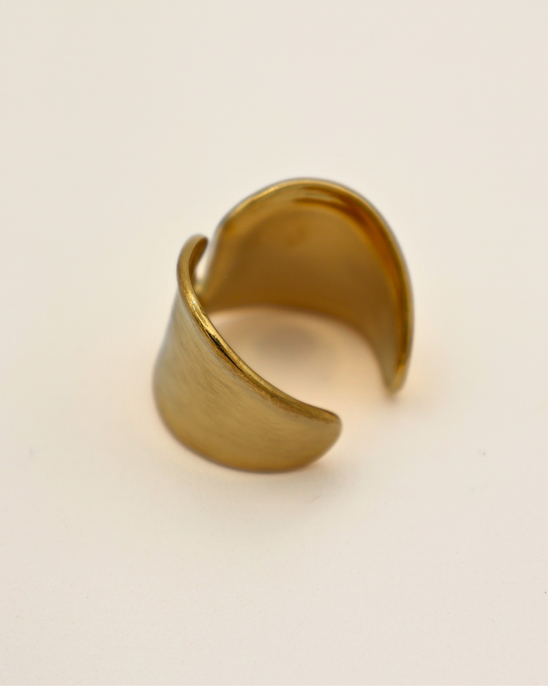Shell Curve Ring