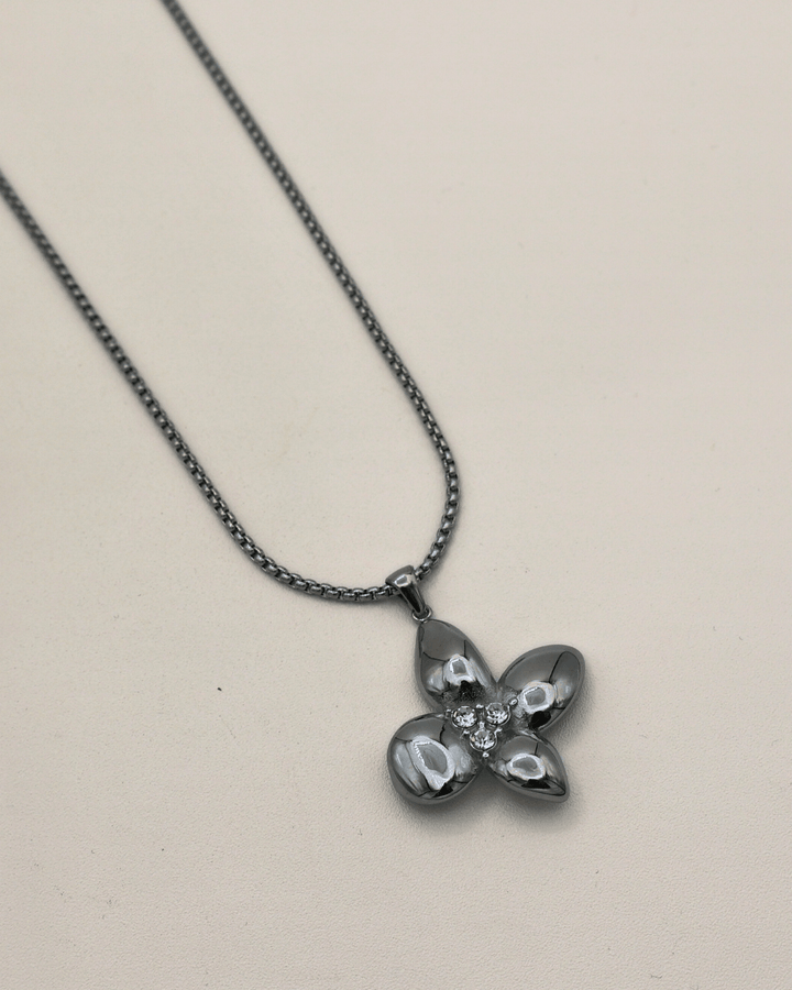 Silver Petal Bloom Necklace - SMOLL republic